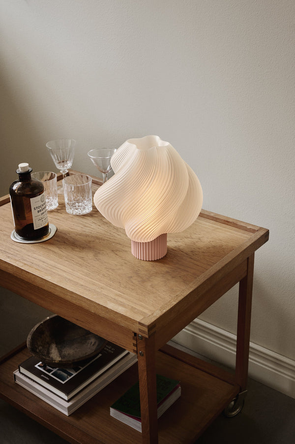 Lampe Soft Serve Regular Wild Strawberry Crème Atelier
