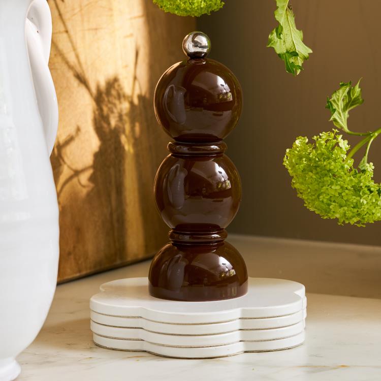 Moulin à sel ou à poivre 'Mini Bob' laqué Chocolate | ADDISON ROSS