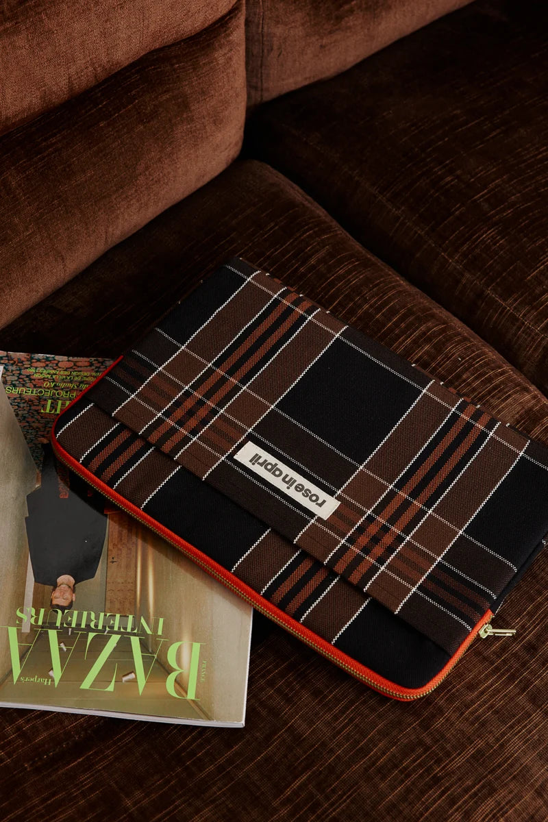 Housse d'ordinateur 'Octave' 13-14" Black tartan | ROSE IN APRIL