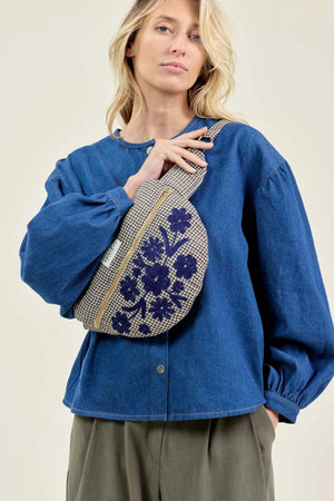 Sac banane brodé 'Kadhai' Small Checkmate | APACHES COLLECTIONS