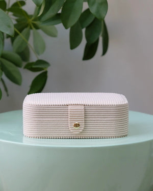 Boîte à bijoux de voyage 'Brigitte' en velours côtelé Beige | MAISON SCARLETT