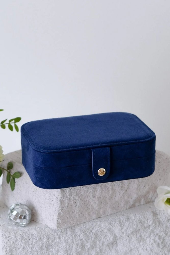 Boîte à bijoux de voyage 'Brigitte' en velours Bleu marine | MAISON SCARLETT