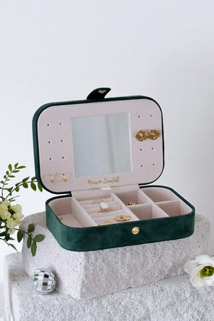 Boîte à bijoux de voyage 'Brigitte' en velours Vert | MAISON SCARLETT