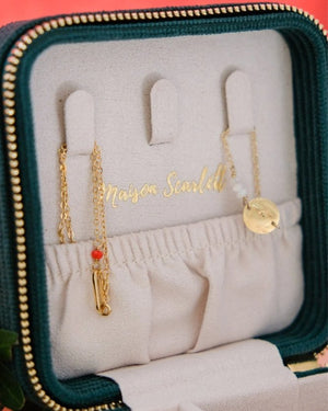 Boîte à bijoux de voyage 'Corinne' en velours côtelé Vert | MAISON SCARLETT