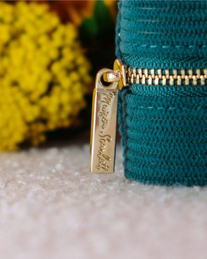 Boîte à bijoux de voyage 'Corinne' en velours côtelé Vert | MAISON SCARLETT