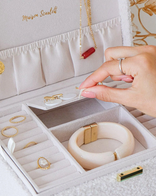 Boîte à bijoux 'Denise' en moumoute Blanc | MAISON SCARLETT