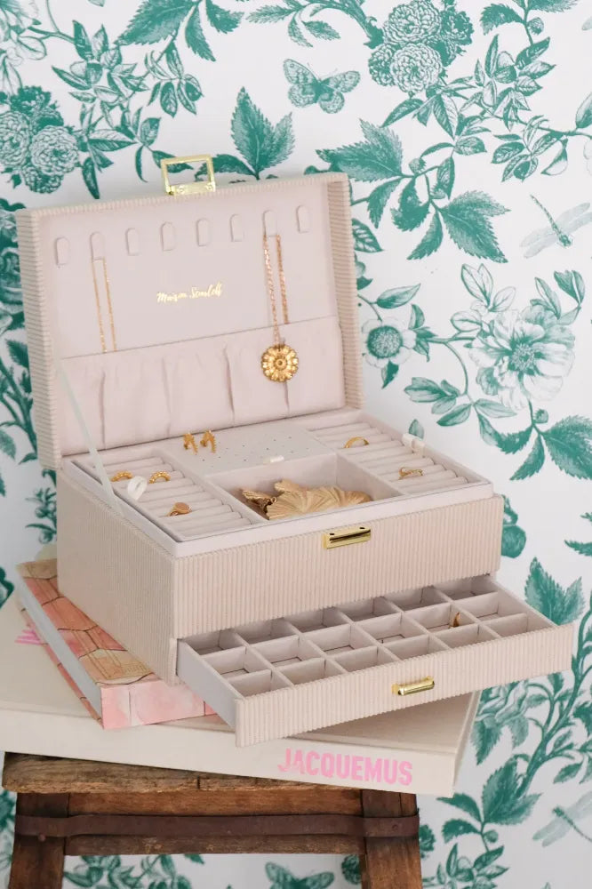 Boîte à bijoux 'Denise' en velours côtelé Beige | MAISON SCARLETT