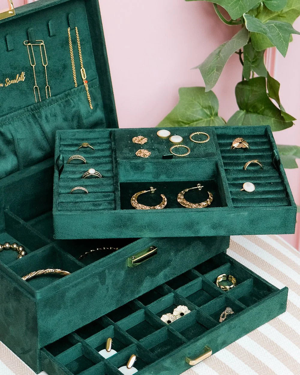 Boîte à bijoux 'Denise' en velours Vert | MAISON SCARLETT