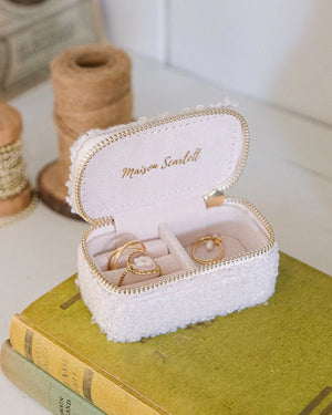 Mini boîte à bijoux de voyage 'Marie' en moumoute Blanc | MAISON SCARLETT