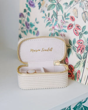 Mini boîte à bijoux de voyage 'Marie' en velours côtelé Beige | MAISON SCARLETT