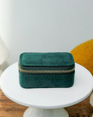 Mini boîte à bijoux de voyage 'Marie' en velours Vert | MAISON SCARLETT