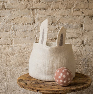 Corbeille 'Pasu Bunny' en laine feutrée | MUSKHANE