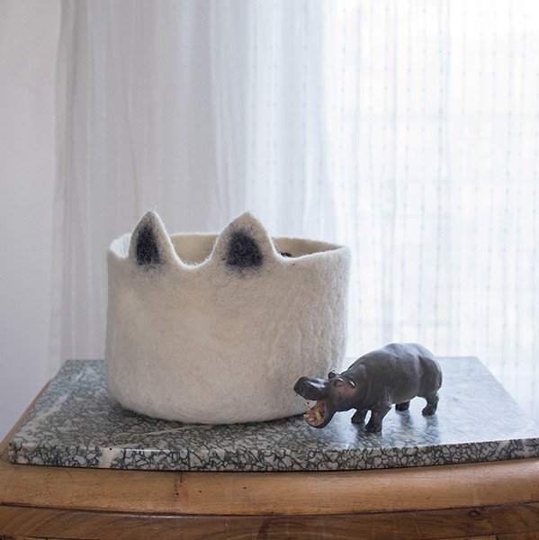 Corbeille 'Pasu Kitty' en laine feutrée | MUSKHANE