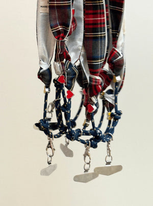 Cordon de téléphone Tartan rouge | MARIE STAREK X MA PRUNE CELESTE X MOUFLETTE