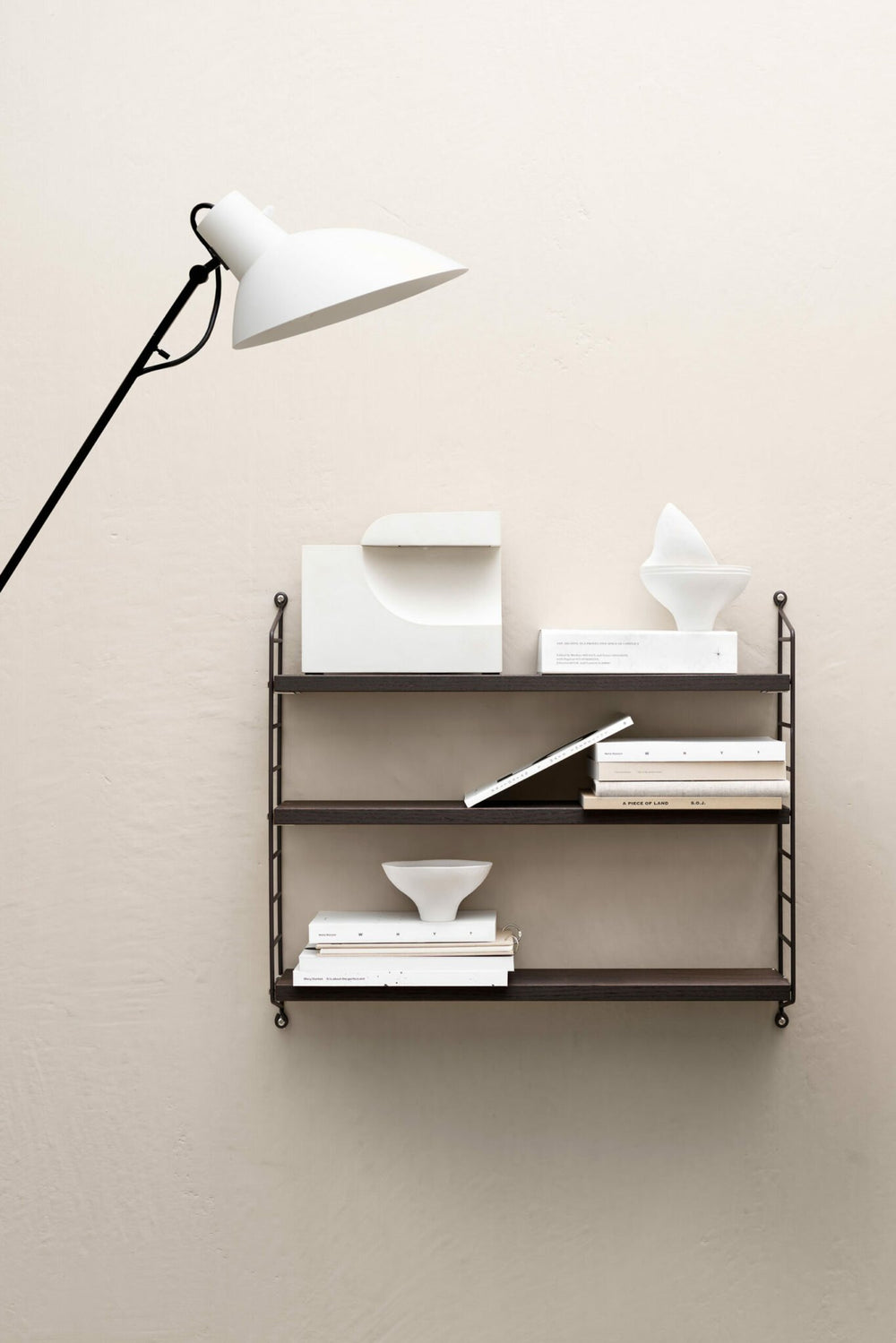 Etagère murale String Pocket noyer/noir | STRING FURNITURE