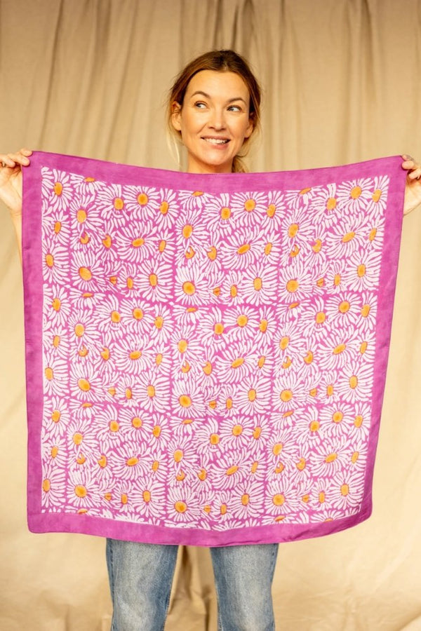Foulard Lalavida 'Marguerite' Fuchsia | APACHES COLLECTIONS