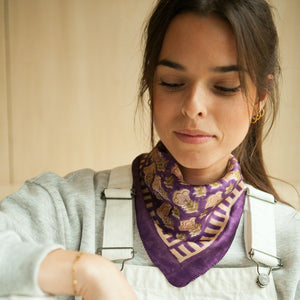 Petit foulard en soie Manika 'Poppy' Raisin | APACHES COLLECTIONS