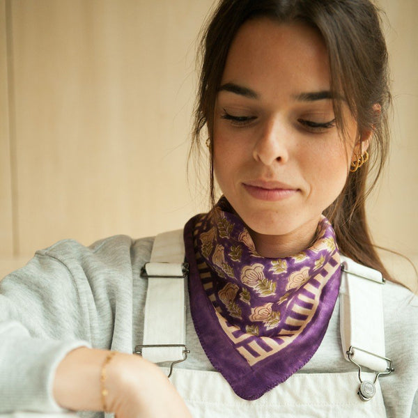 Petit foulard en soie Manika 'Poppy' Raisin | APACHES COLLECTIONS
