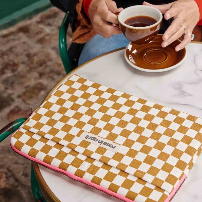 Housse d'ordinateur 'Octave' 13-14" Damier Caramel | ROSE IN APRIL