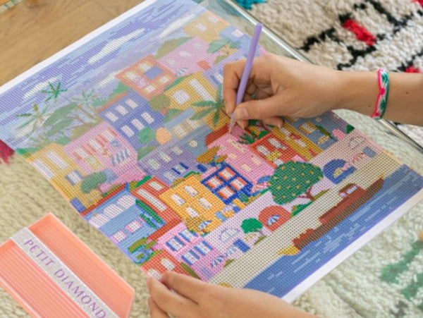 Kit de Diamond Painting 'Maisons Colorées' par Coralie Fau | LA PETITE ÉPICERIE