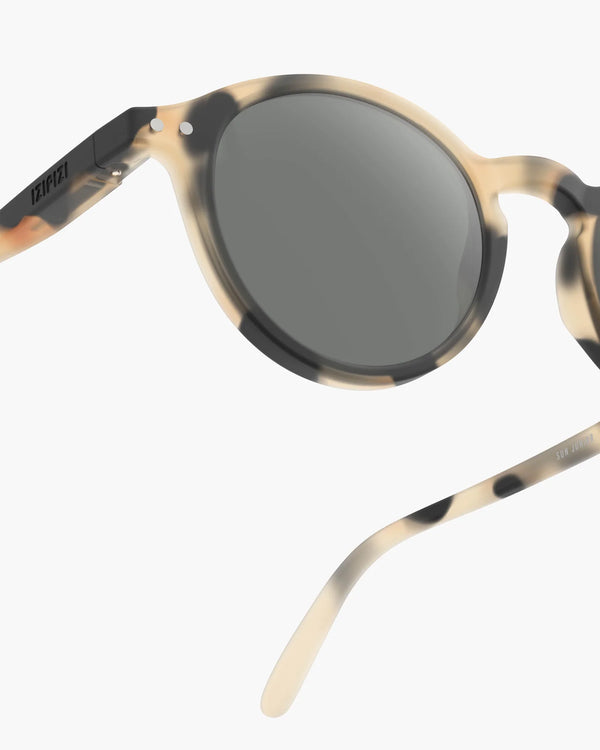 Lunettes de soleil enfant ‘#d’ Light Tortoise 7-11 ans | IZIPIZI