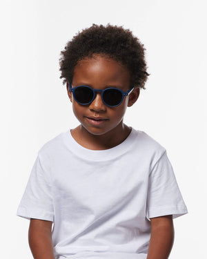 Lunettes de soleil enfant ‘#d’ Navy Blue 3-5 ans | IZIPIZI