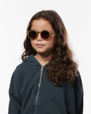 Lunettes de soleil enfant ‘#d’ Olive 5-7 ans | IZIPIZI
