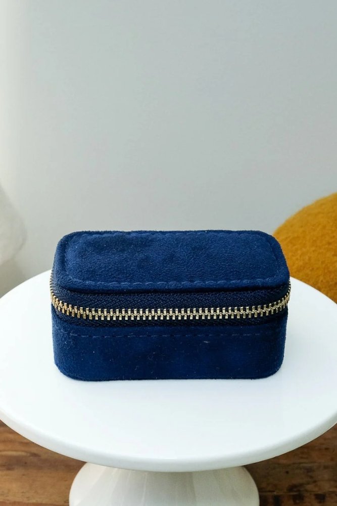 Mini boîte à bijoux de voyage 'Marie' en velours Bleu marine | MAISON SCARLETT