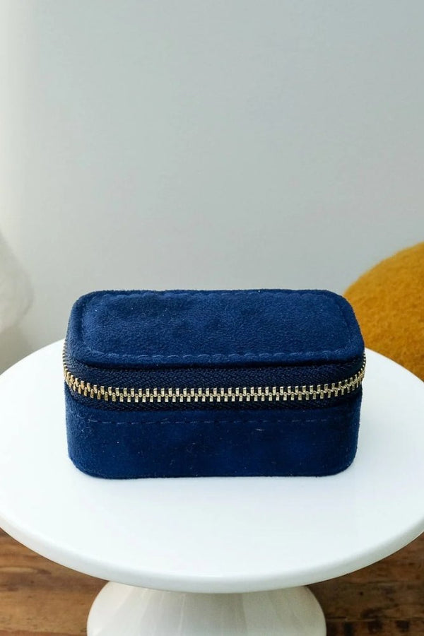Mini boîte à bijoux de voyage 'Marie' en velours Bleu marine | MAISON SCARLETT