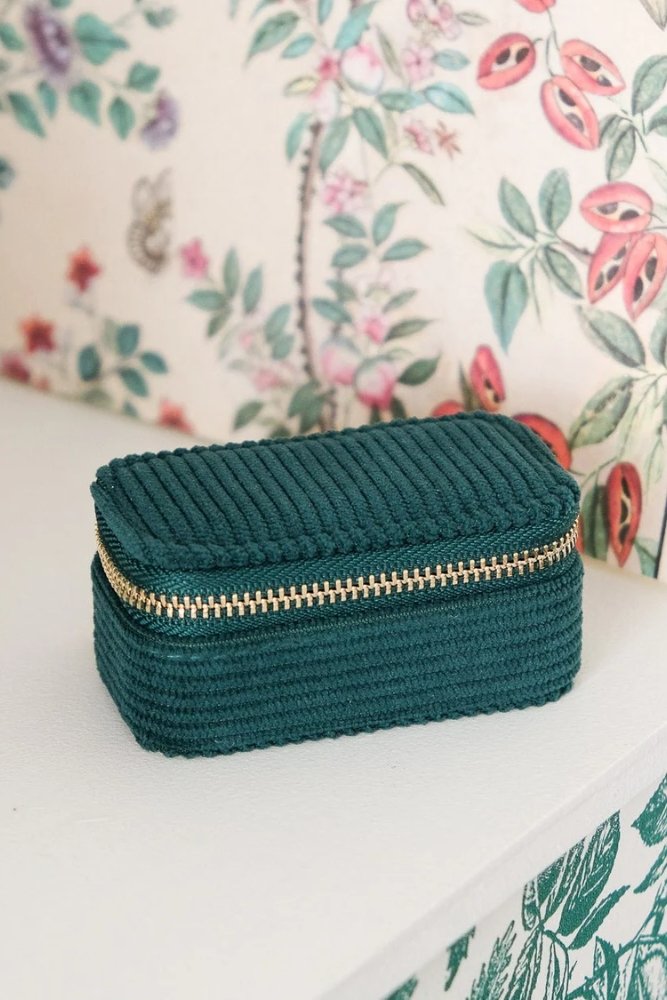 Mini boîte à bijoux de voyage 'Marie' en velours côtelé Vert | MAISON SCARLETT