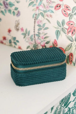 Mini boîte à bijoux de voyage 'Marie' en velours côtelé Vert | MAISON SCARLETT