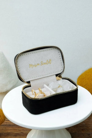 Mini boîte à bijoux de voyage 'Marie' en velours Noir | MAISON SCARLETT