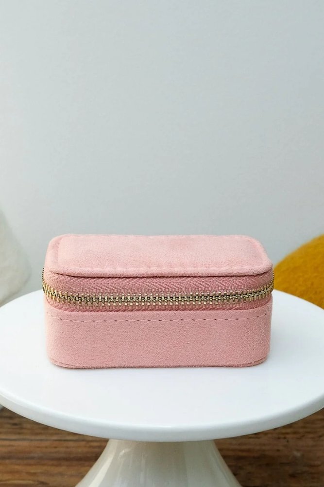 Mini boîte à bijoux de voyage 'Marie' en velours Rose | MAISON SCARLETT