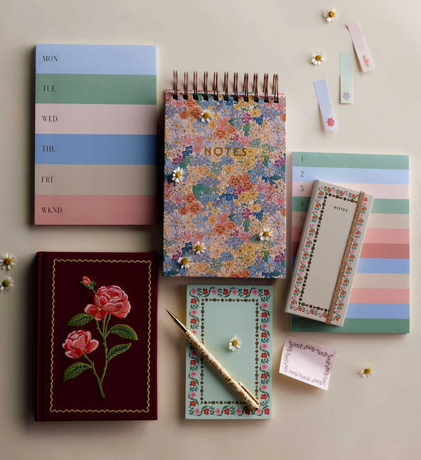 Mini carnet brodé 'Roses' | RIFLE PAPER CO