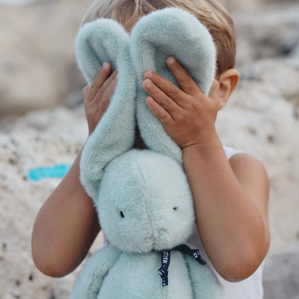 Peluche Lapin 'Méloé' Vert sauge | MAÏLOU TRADITION
