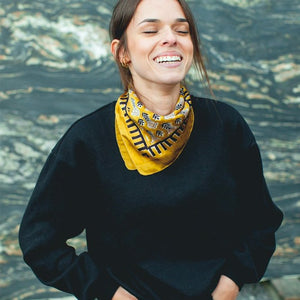 Petit foulard en soie Manika 'Poppy' Gold | APACHES COLLECTIONS