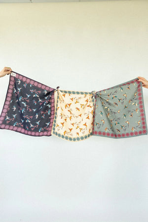 Petit foulard Manika 'Cerisier' Macadamia | APACHES COLLECTIONS