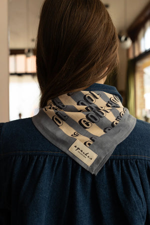 Petit foulard ‘Manika’ Dictée Urbain | APACHES COLLECTIONS