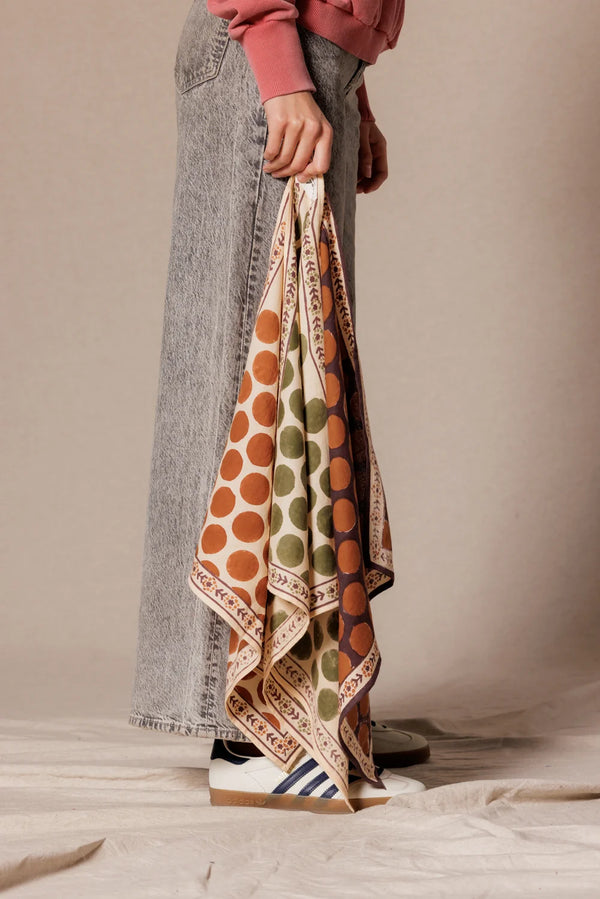 Petit foulard ‘Manika’ Pesos Cajou | APACHES COLLECTIONS