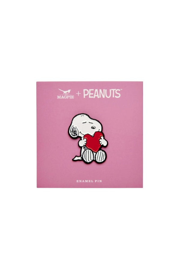 Pin's Snoopy 'Give Hugs' Heart | PEANUTS X MAGPIE