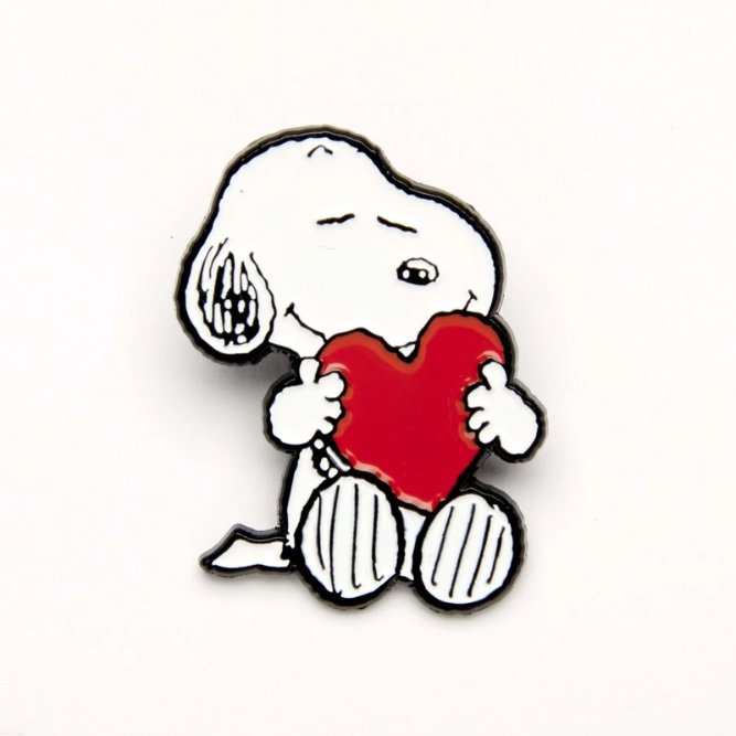 Pin's Snoopy 'Give Hugs' Heart | PEANUTS X MAGPIE