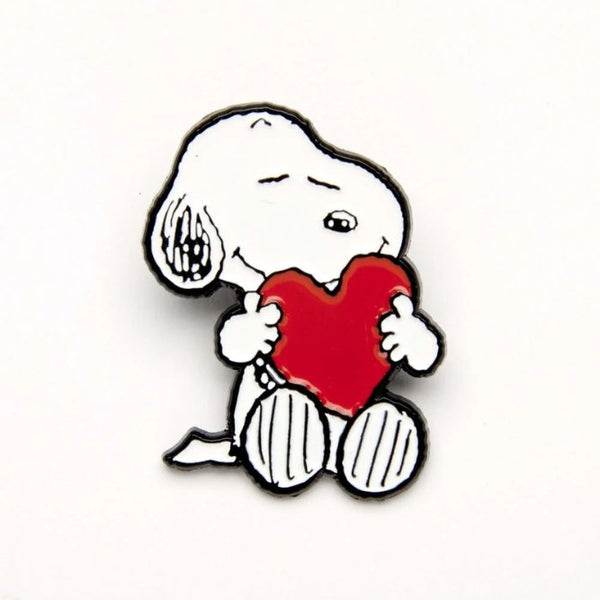 Pin's Snoopy 'Give Hugs' Heart | PEANUTS X MAGPIE