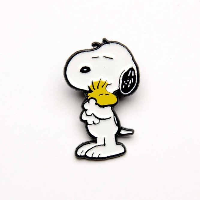 Pin's Snoopy 'Give Hugs' Hugs | PEANUTS X MAGPIE