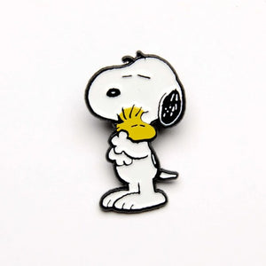 Pin's Snoopy 'Give Hugs' Hugs | PEANUTS X MAGPIE