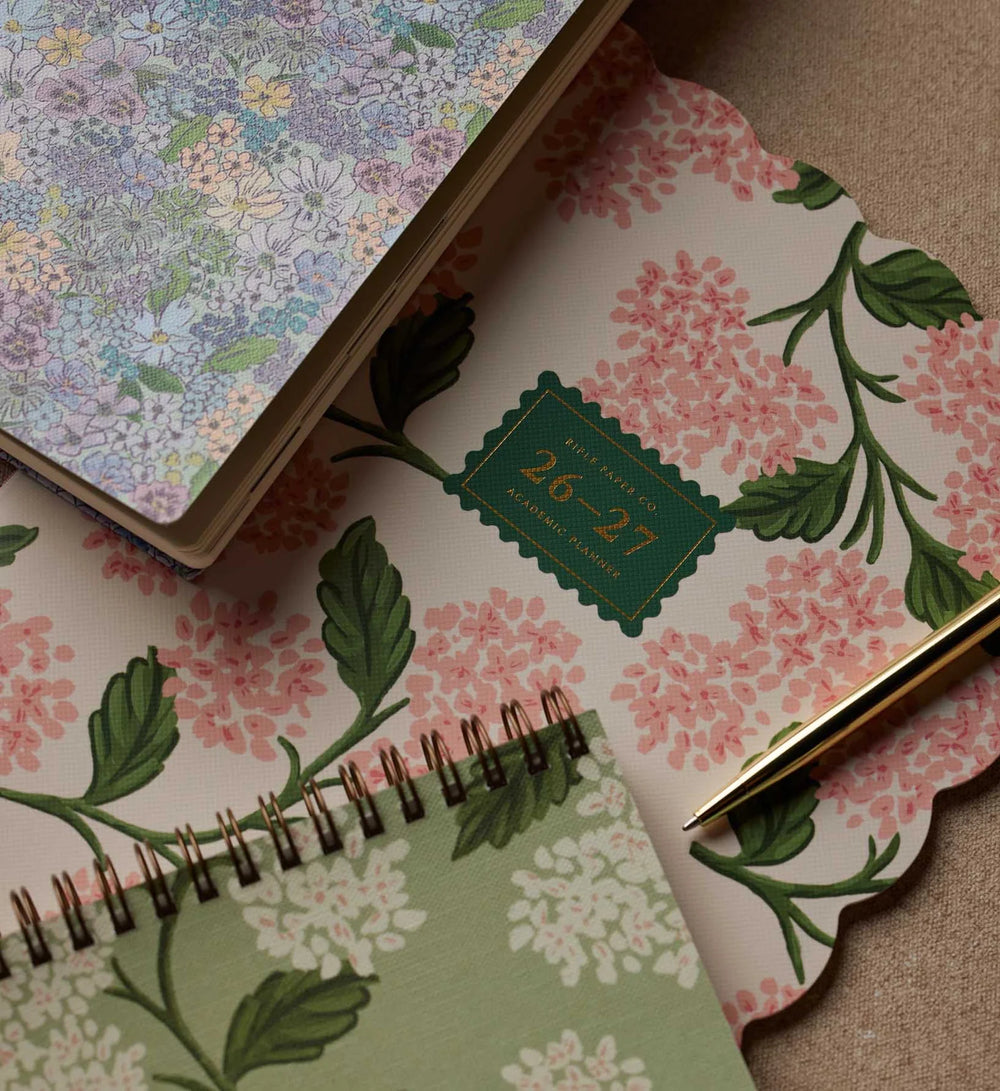 Planner hebdomadaire 2026-2027 souple 12 mois ‘Pink Hydrangea' | RIFLE PAPER CO