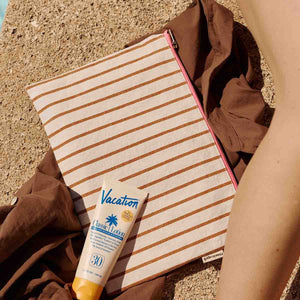 Pochette ‘Lili’ Rayures Tennis Pecan / Greige | ROSE IN APRIL