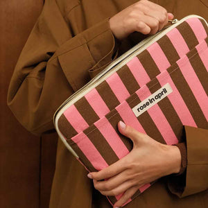 Housse d'ordinateur 'Octave' 13-14" Rayures Funky pink / Olive | ROSE IN APRIL