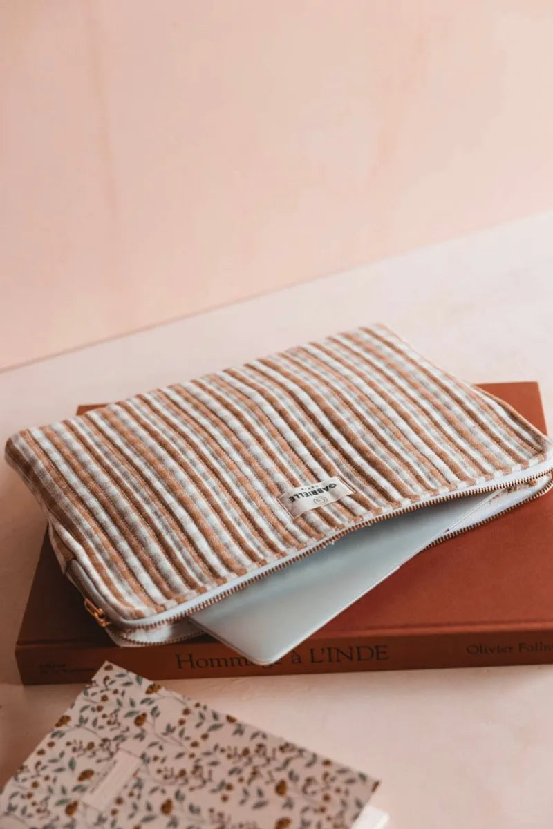 Pochette d'ordinateur Vichy camel | GABRIELLE