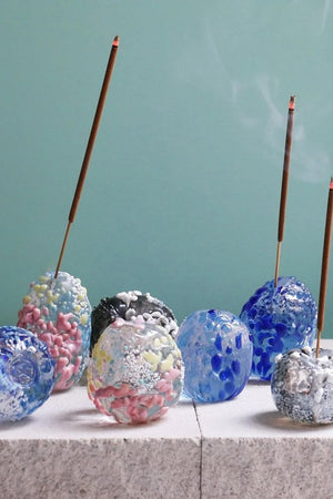 Porte-encens 'Pebble' en verre | STUDIO ARHOJ