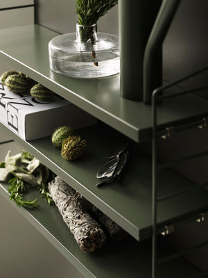 Etagère murale String Pocket vert foncé | STRING FURNITURE